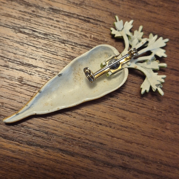 Vintage Orange Carrot Brooch - Picture 4 of 4